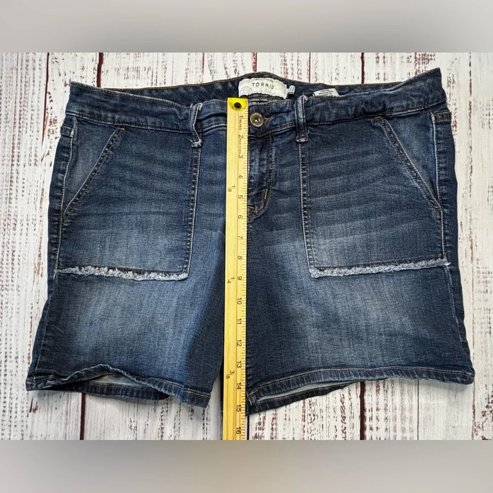 Women’s Torrid Denim Shorts - Picture 3 of 7